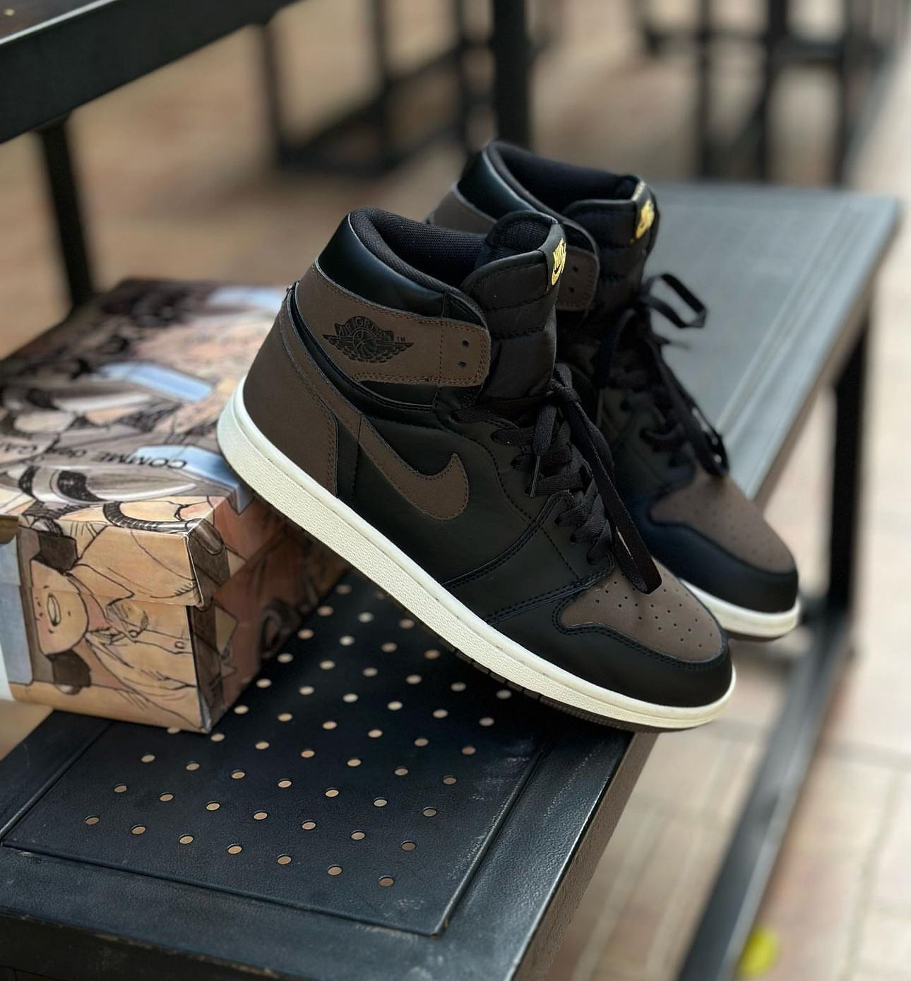 NIKE JORDAN BOTA NEGRA CAFE