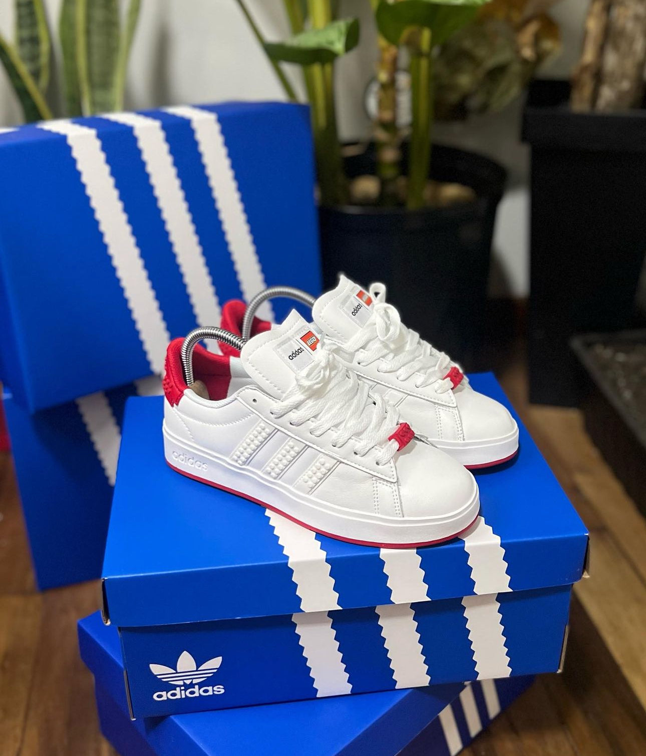 ADIDAS LEGO BLANCO ROJO